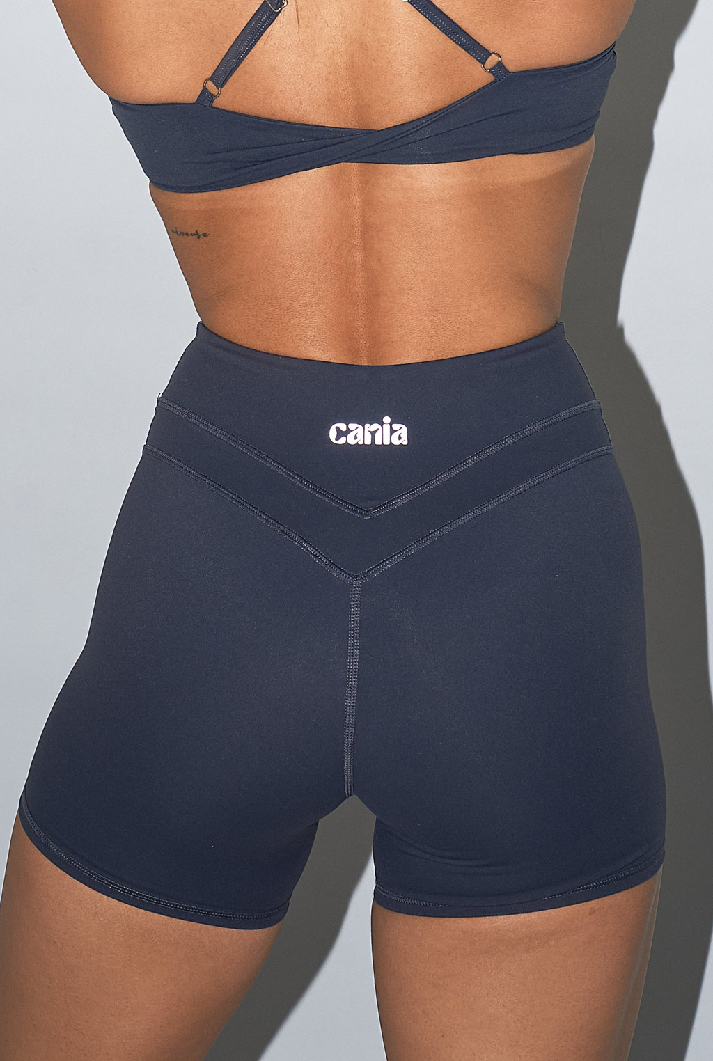 CROSSY SHORT - DARK GREY