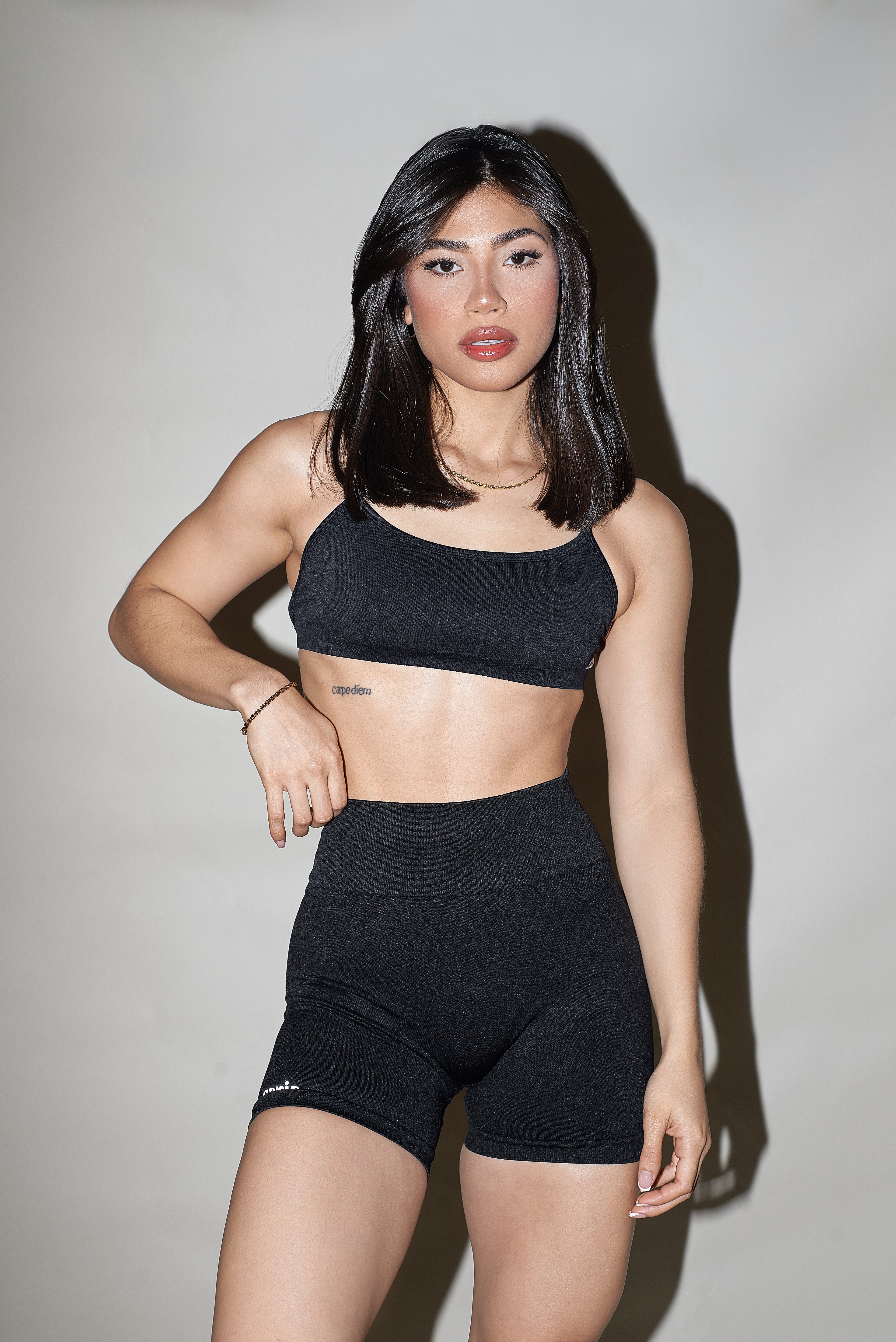 SEAMLESS 21 TOP - BLACK