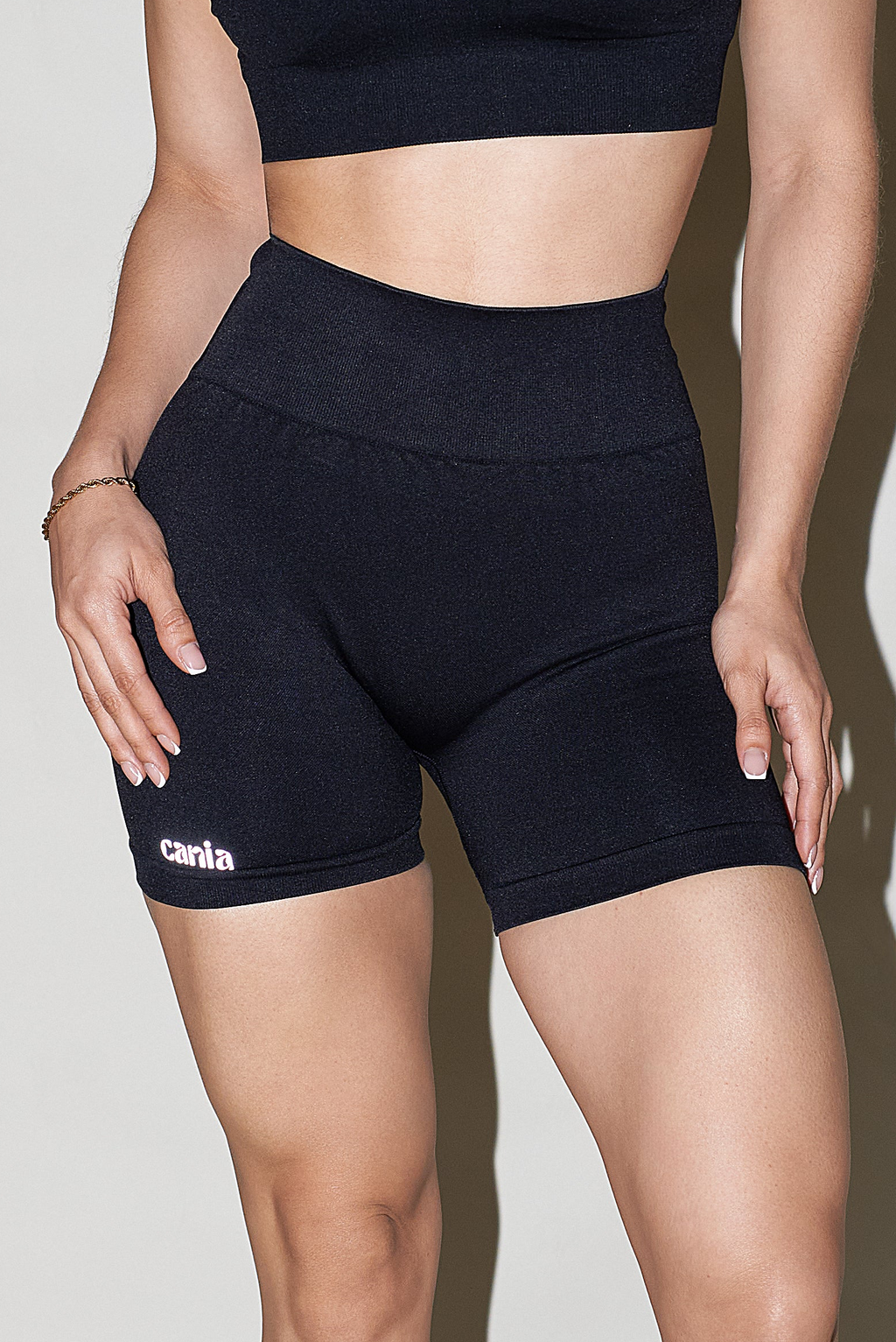 TURIA SHORTS - BLACK