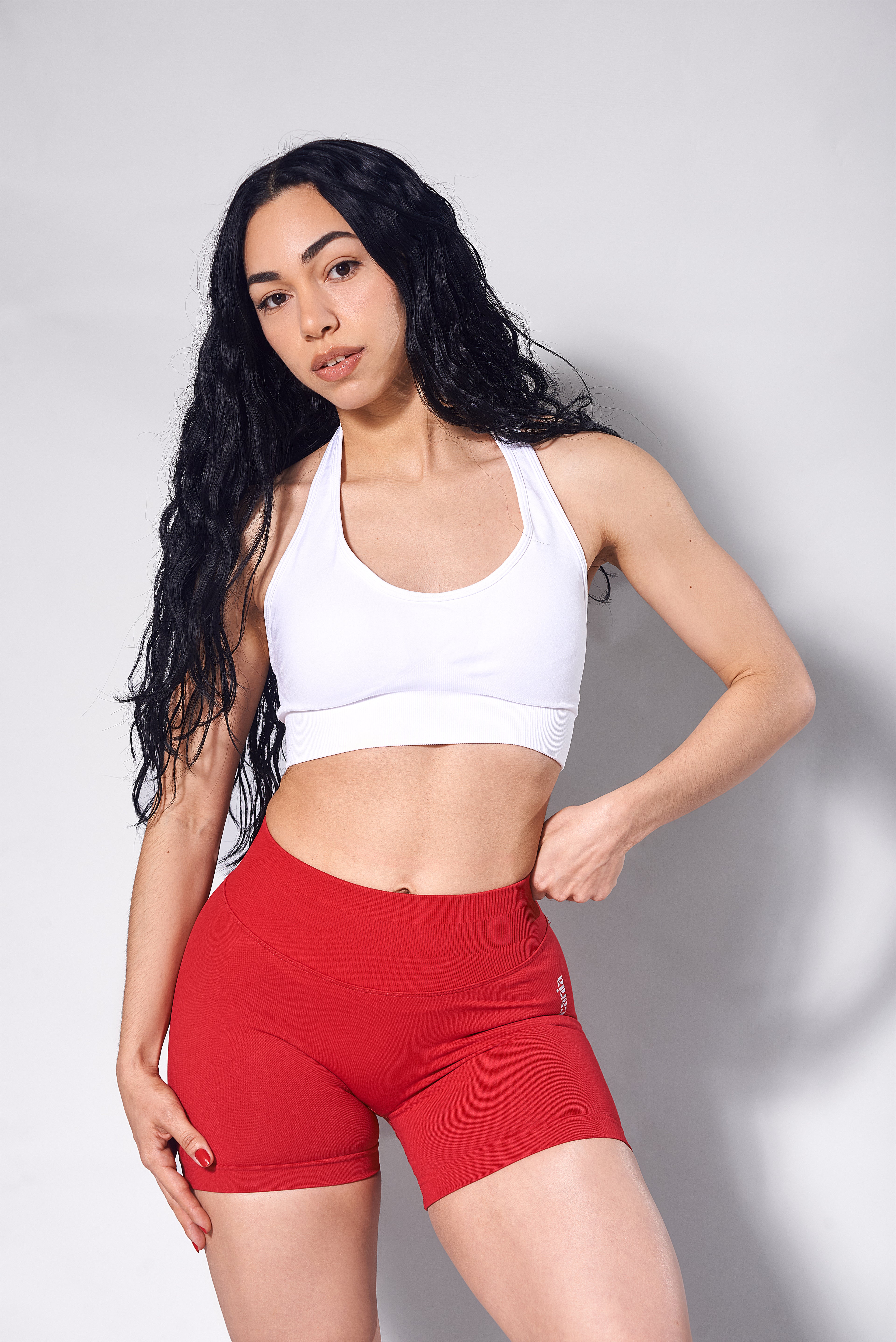 V SEAMLESS SHORTS - RED